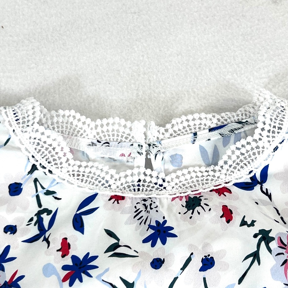 SHEIN Floral Print Lace Trim Blouse Women's Size S White Pink‎ Blue Short Sleeve - Picture 3 of 9